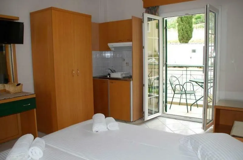 Apartment Naftilos Lourdata  Greece